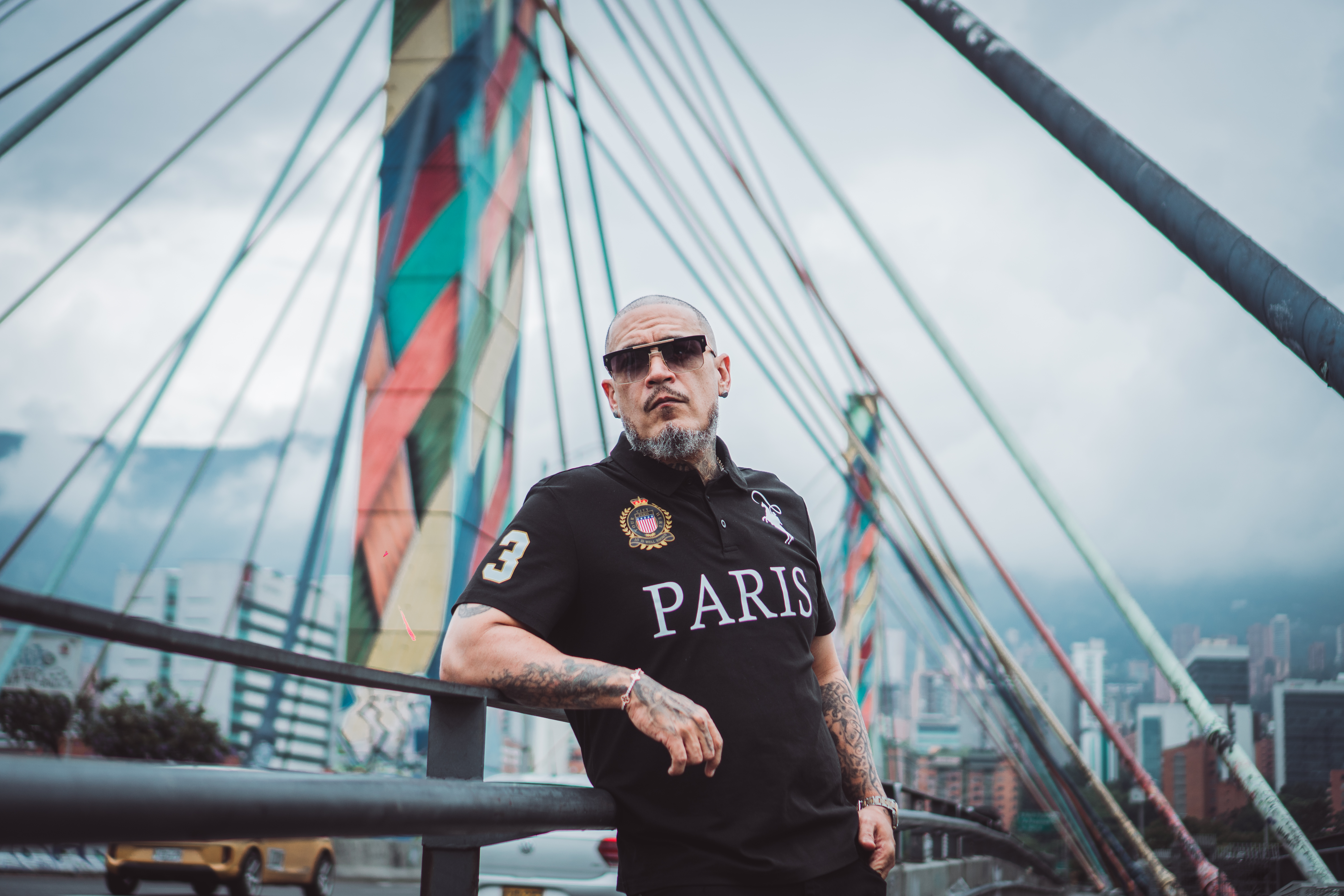 Polakan en una escena urbana internacional